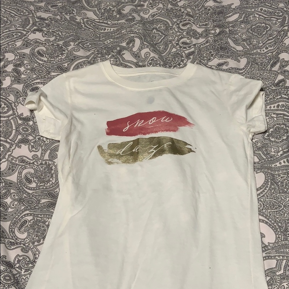 White tee shirt